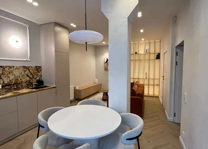 Meridian View Old Town Apartment